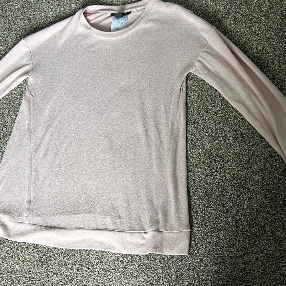 Hardly worn super soft Nursing/Maternity A Pea in the Pod Knit Sleep Top (XS)